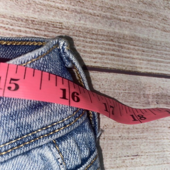 Vintage Levis Shorts Womens 12 Reg 98% Cotton Denim Mom Rise Shorts - Picture 6 of 14